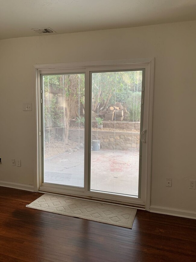 Building Photo - Charming Santa Paula Home