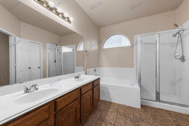 Building Photo - 1004 Riverside Ct