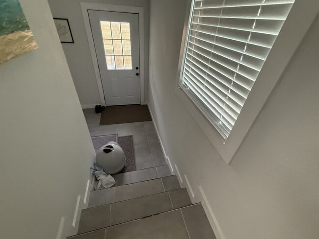 Building Photo - AVAILABLE EARLY JULY:  UPDATED 2 BEDROOM 1...