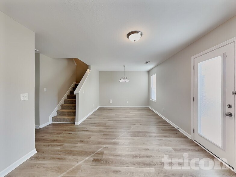 Building Photo - 6800 Lakinsville Ln