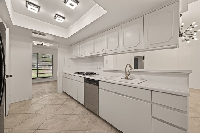 Building Photo - 5523 Kuldell Dr