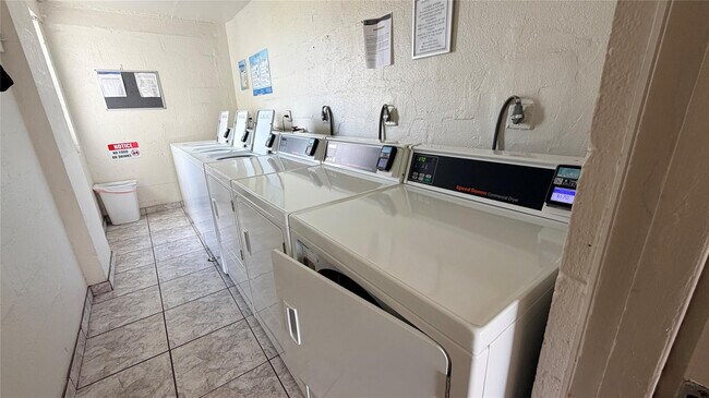 Building Photo - 1731 SE 15th St