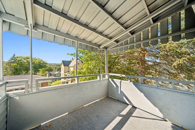 Building Photo - 623 Spruce St