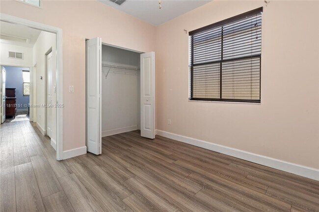 Building Photo - 5808 NW 46th Ln