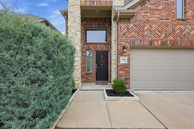 Building Photo - 3916 Ford Dr
