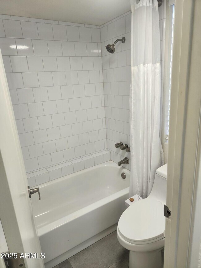 Building Photo - 7557 N Dreamy Draw Dr