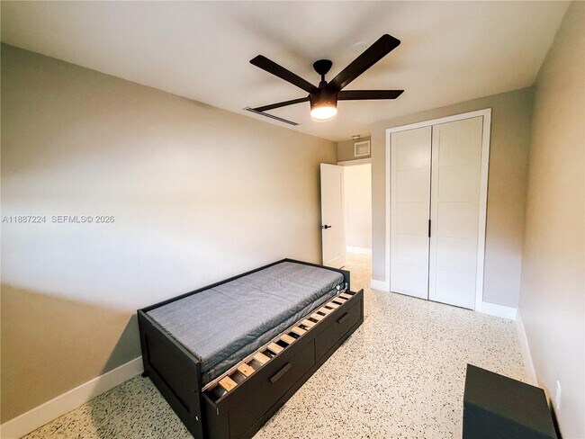 Building Photo - 425 NE 103rd St