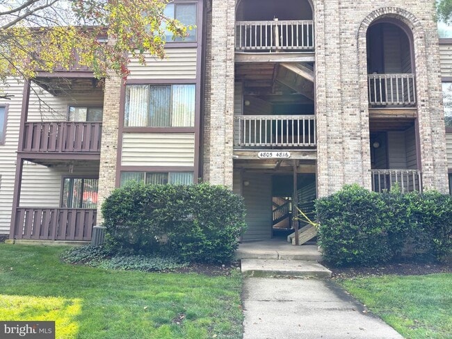 Building Photo - 4805A Aberdeen Dr