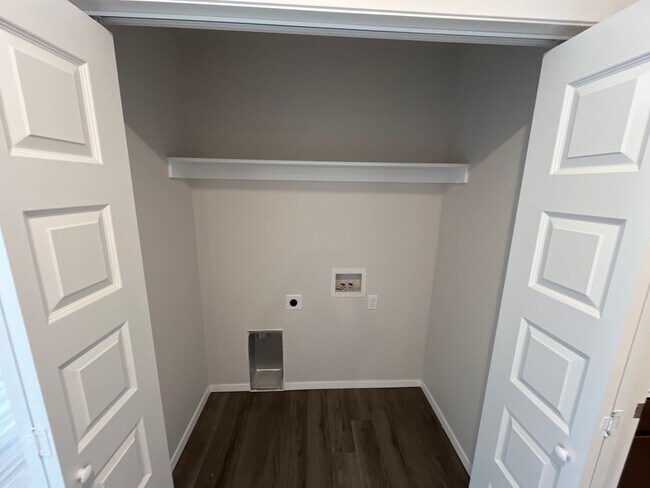 Building Photo - *Pre-leasing* Three Bedroom | Two Bath Hom...