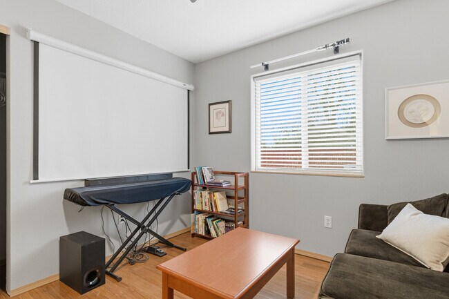 Building Photo - 5003 NE Mason St