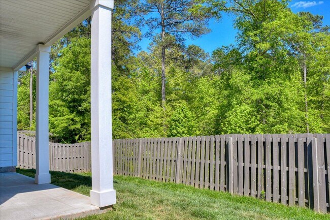 Building Photo - 323 Colonnades Dr