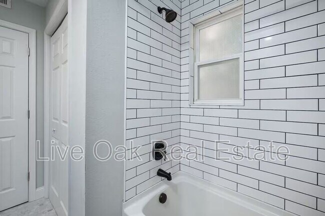 Building Photo - 150 Lenox Ave