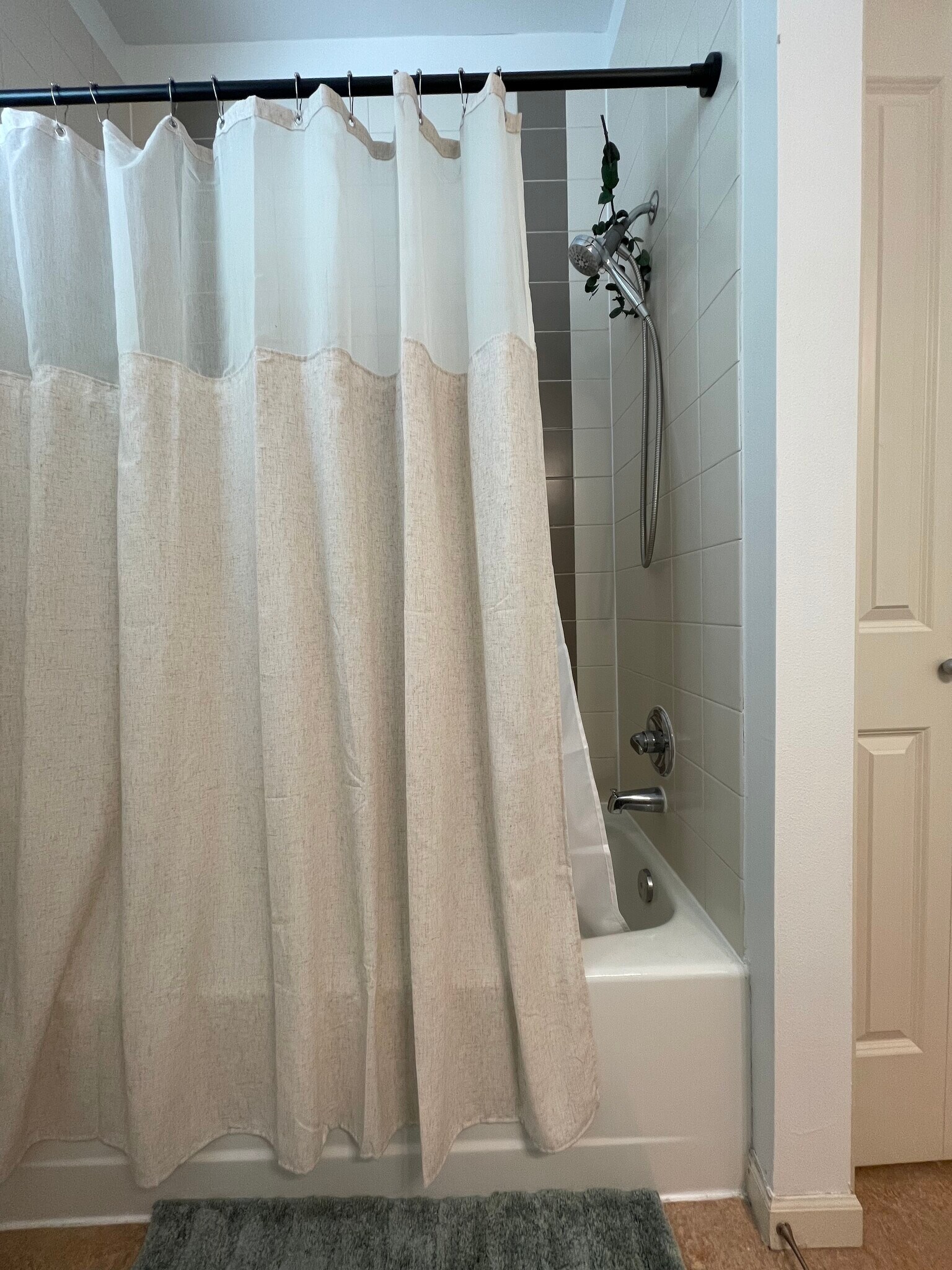 Building Photo - 124 Bellevue Ave E