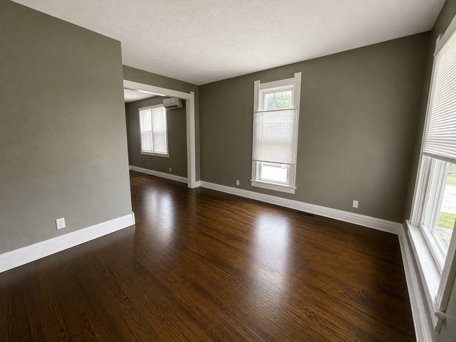 Building Photo - 2 Bedroom, 1.5 Bathroom Duplex