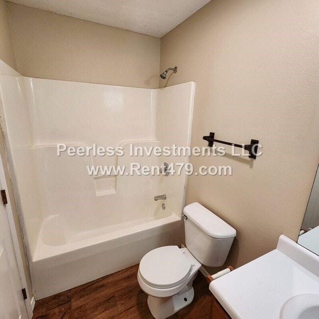 Building Photo - 505 4th Ave SW