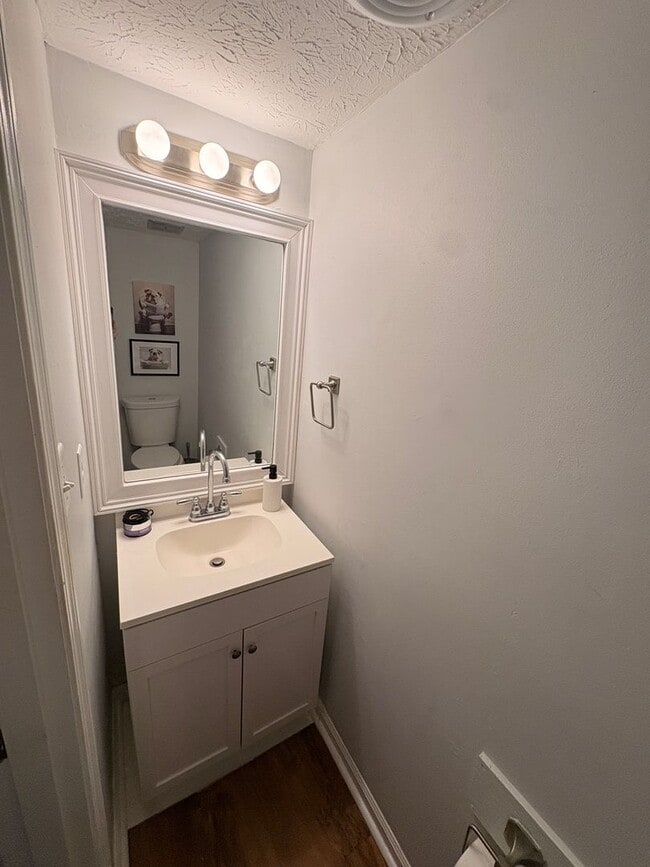 Building Photo - JAMESTOWN #30 | 2B/2.5B PRELEASING