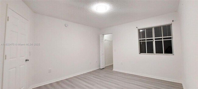 Building Photo - 2433 Centergate Dr