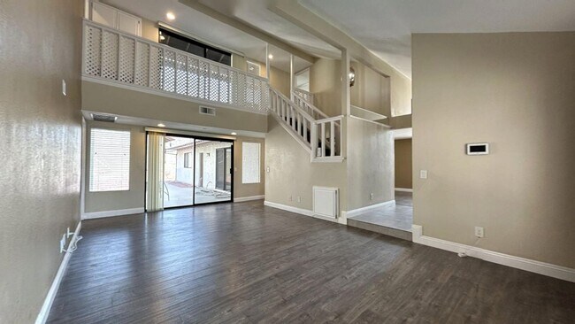 Building Photo - Custom Built 5 Bedroom 3 Bathroom Home in ...
