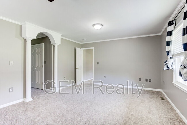 Building Photo - 15617 Mockingbird Ln