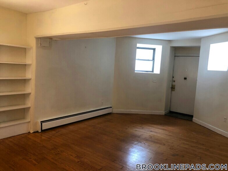 Building Photo - 1728 Beacon St