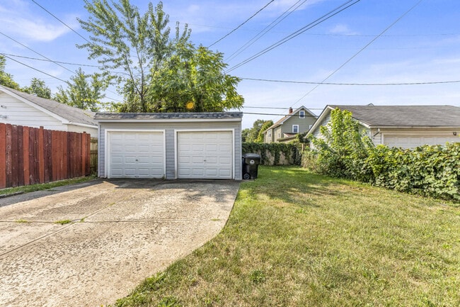 Building Photo - 10617 Bernard Ave