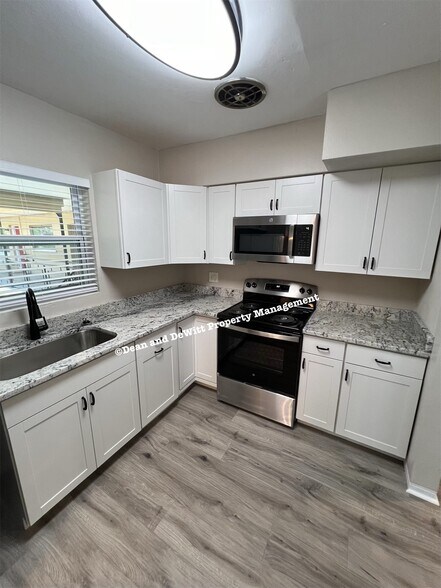 Building Photo - 1 Bed/1 Bath - Unit 17