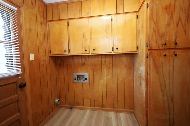 Building Photo - 4018 N Oak Street Extension