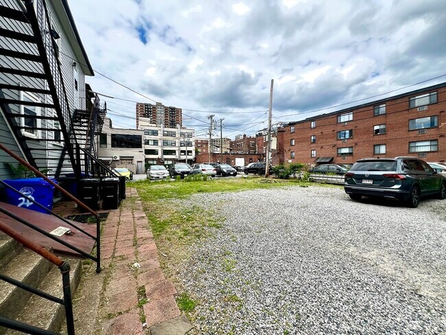 Building Photo - 18 Winslow Rd