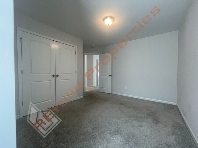 Building Photo - Beautiful 4BD 2.5BA Home w/Primary Suite o...