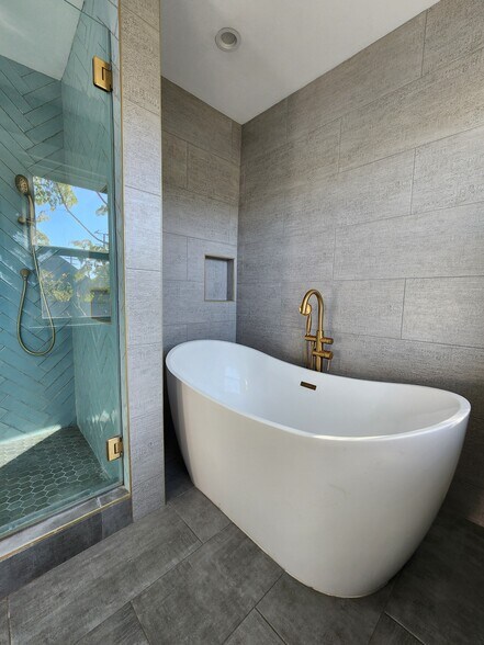 bathroom - 1307 W 23rd St