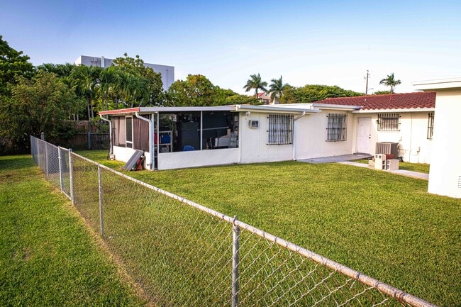 Building Photo - 1020 SW 84th Ave