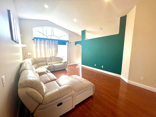 Building Photo - 10614 Crystal Cove Ln