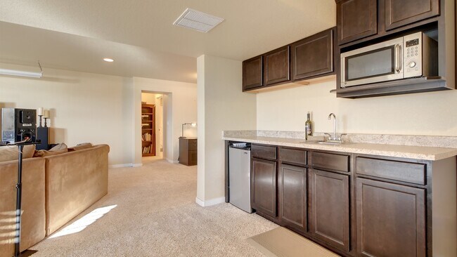 Building Photo - 5 Bedroom Ranch Home on North End