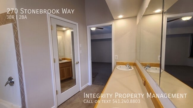 Building Photo - 270 Stonebrook Way