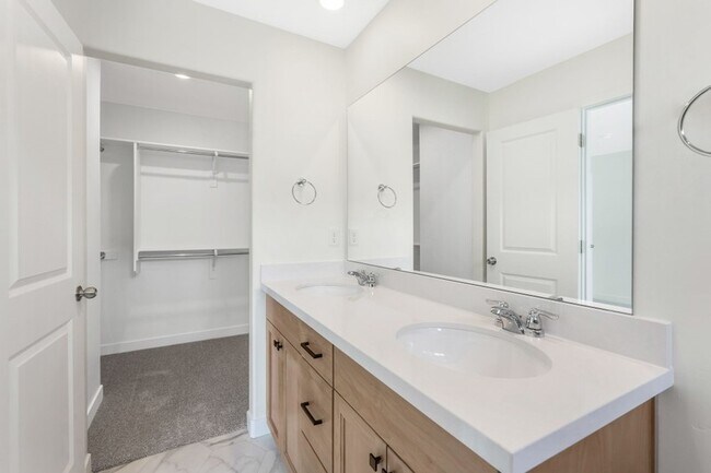 Building Photo - 12927 Trail