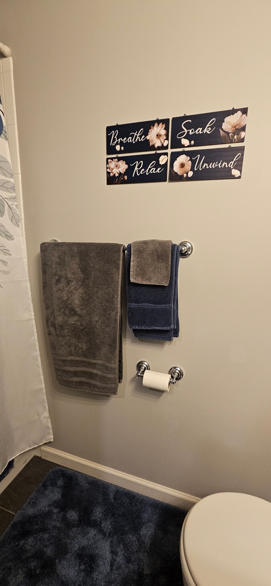 Towels provided (optional) - 1904 S Carr St