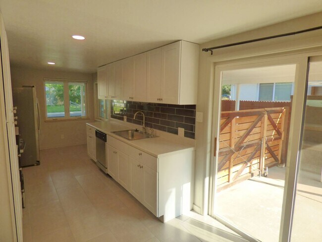 Building Photo - $0 DEPOSIT OPTION! RANCH STYLE HOME IN PRIME VIRGINIA VILLAGE!!!