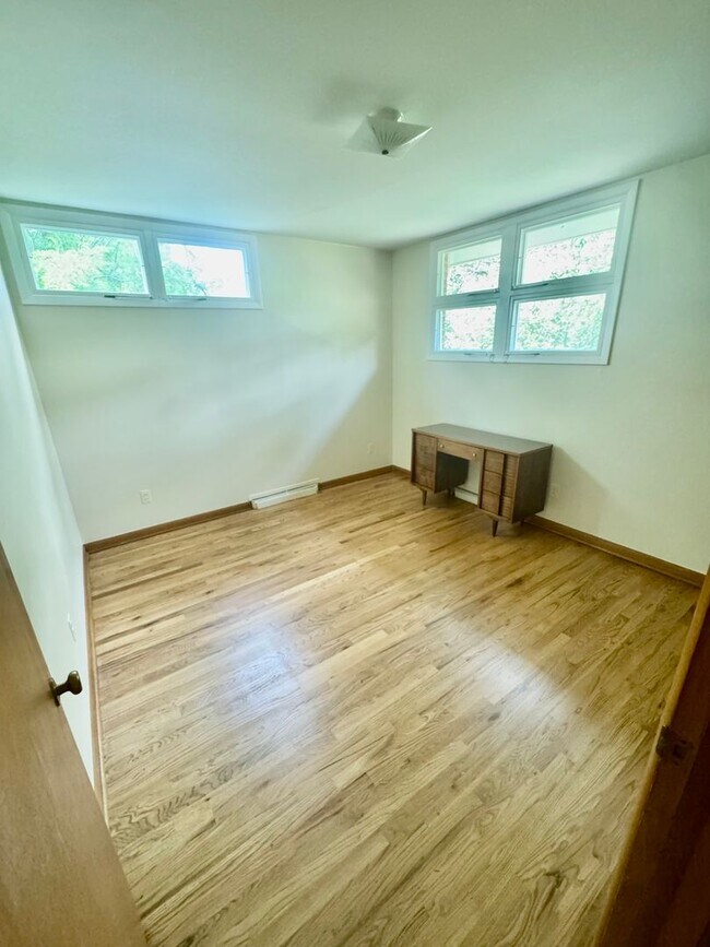 Building Photo - Mid-Mod Wheat Ridge Gem!