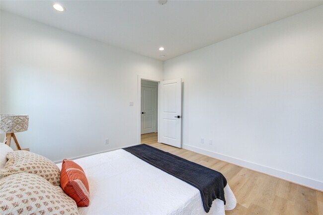 Building Photo - 4039 Buck St