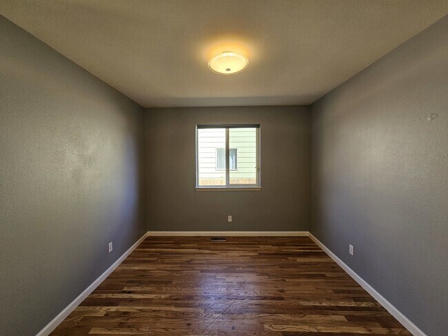 Building Photo - 11215 Jansen St