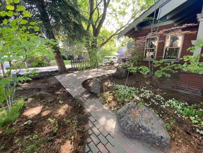 Building Photo - Historic Magill House on NW 1st Street