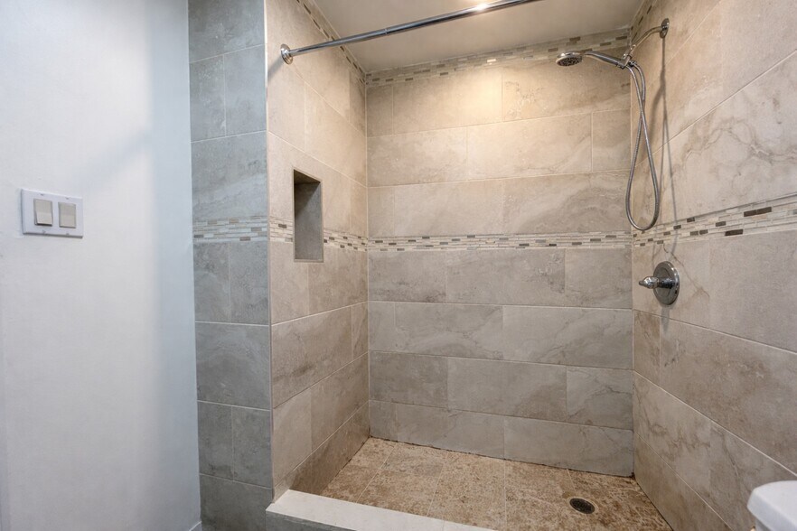 Building Photo - 15043 113th Ave