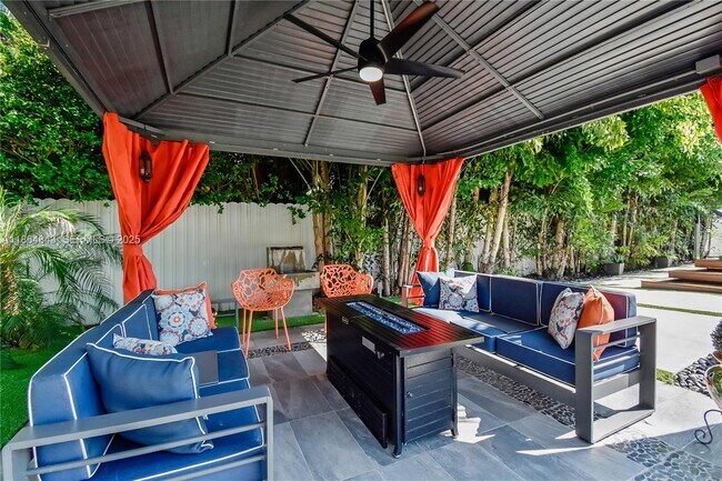 Building Photo - 14441 S Biscayne River Dr