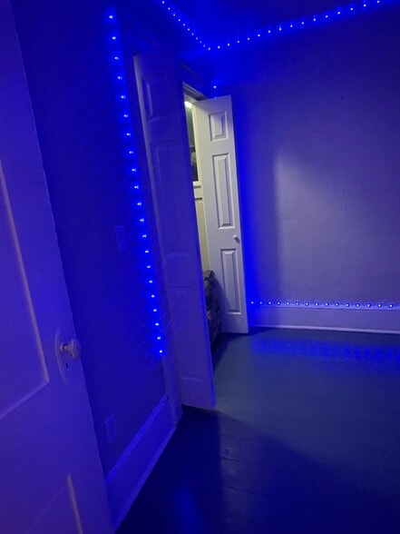 Building Photo - 1573 Mary St