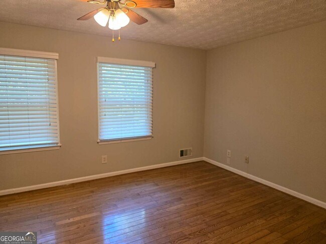 Building Photo - 1695 Underwood Dr SE