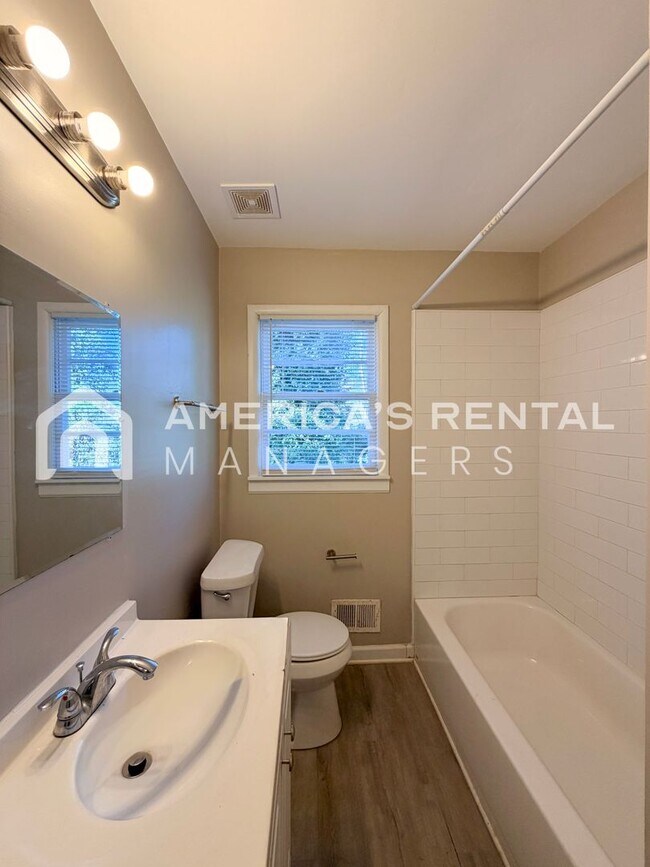 Building Photo - Half-Month Off Move-in Special! Cozy & Convenient 3-Bedroom Home for Rent! SECTION 8 FREINDLY!