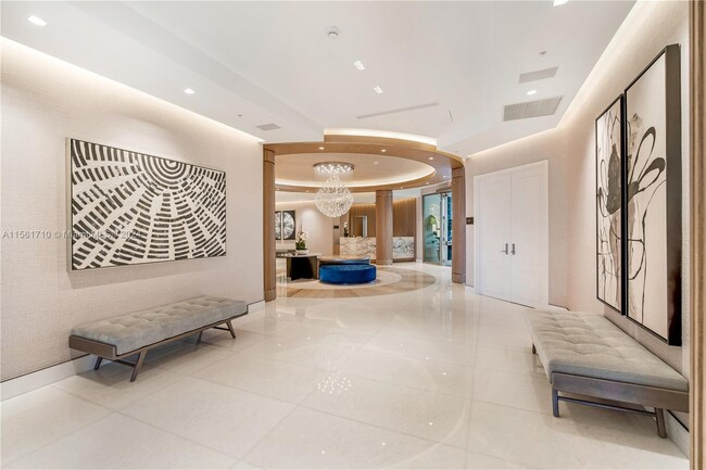 Building Photo - 888 Brickell Key Dr