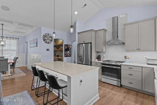Building Photo - Welcome to this stunning 4-bedroom, 3.5-ba...