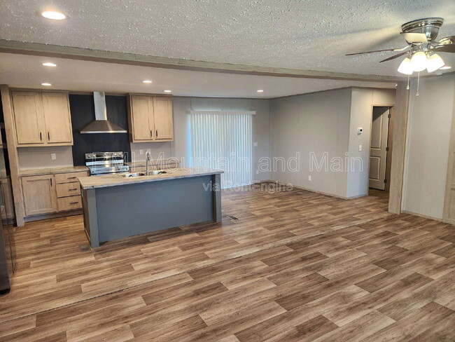 Building Photo - 102 Indian Camp Branch Rd