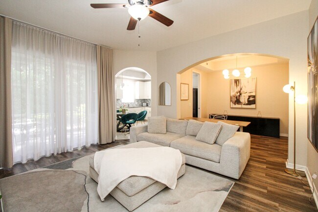 Building Photo - MARIPOSA ** SEASONAL (90 DAY MINIMUM STAY)...